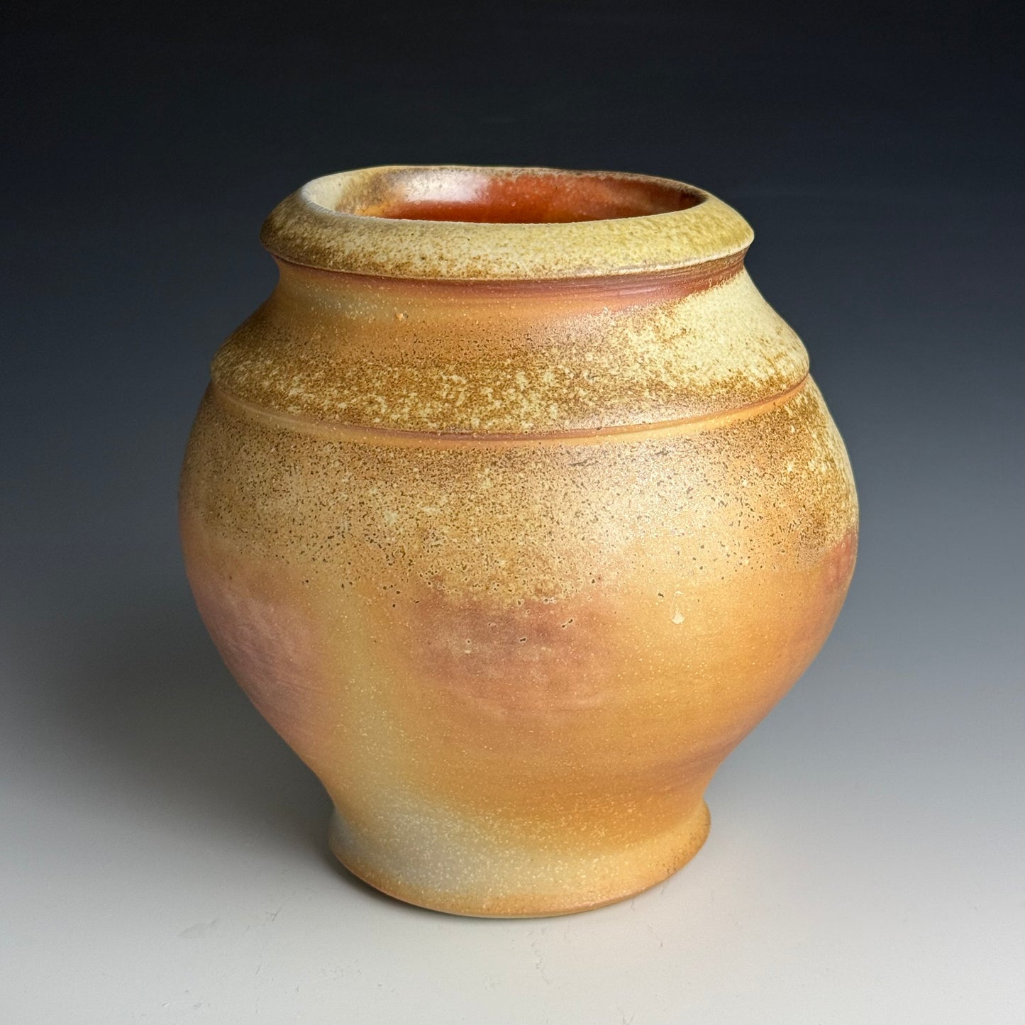 Creamy vase