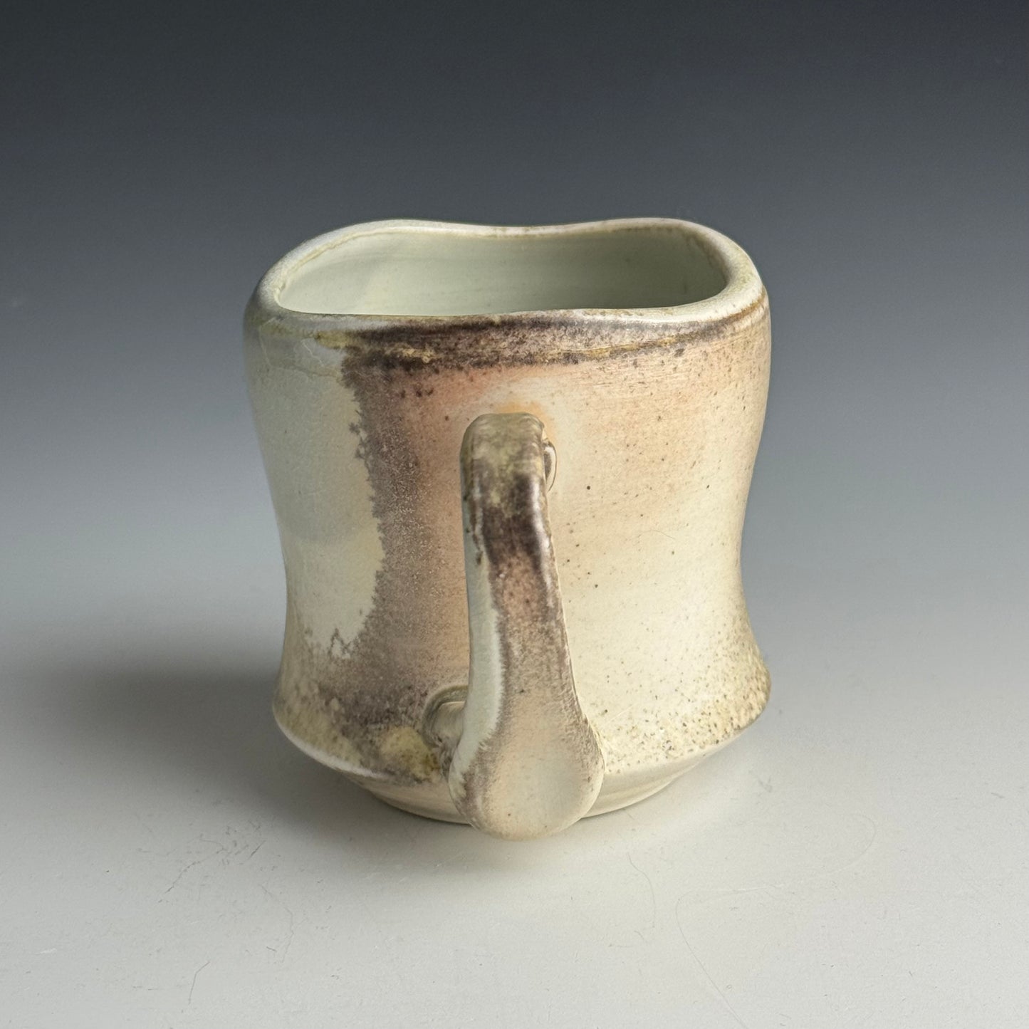 Mug with pearl accents