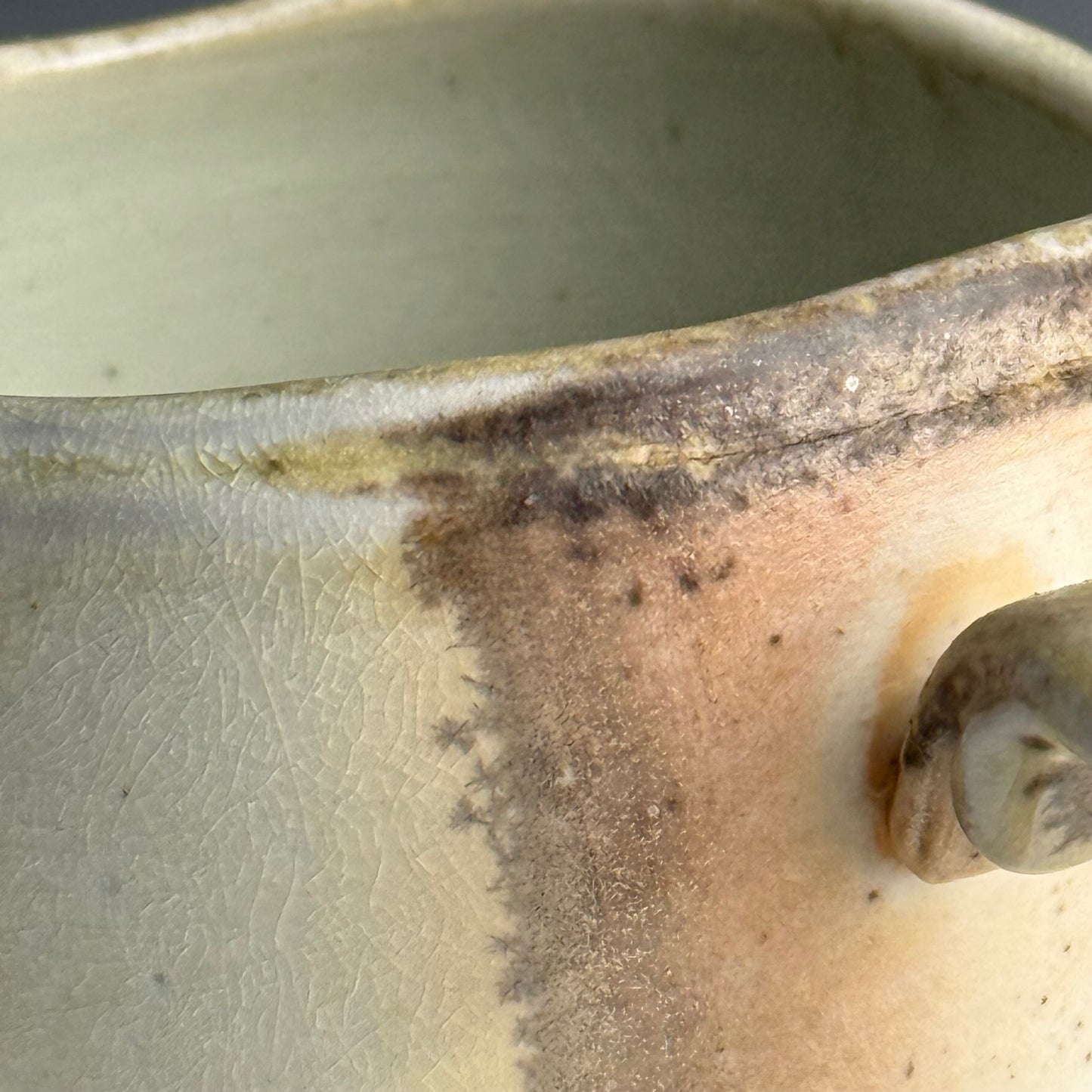 Mug with pearl accents