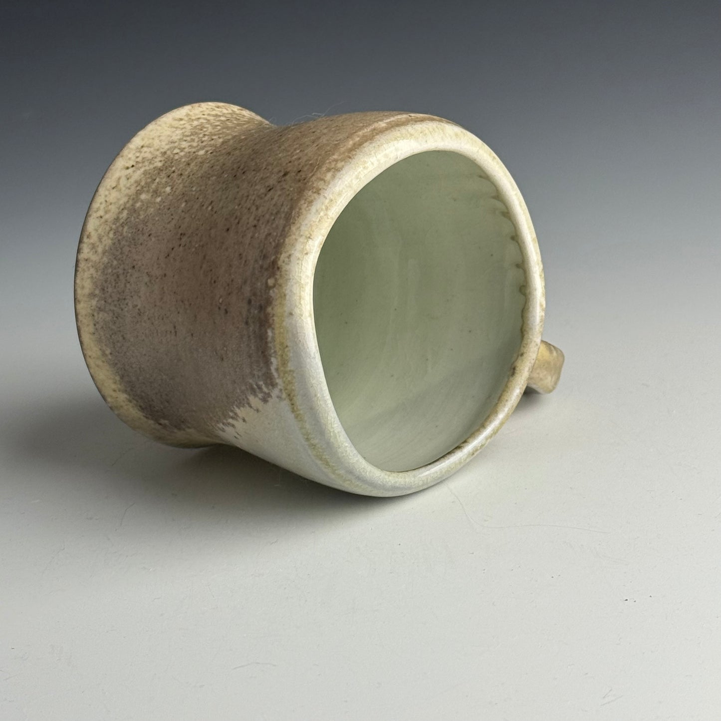 Mug with pearl accents