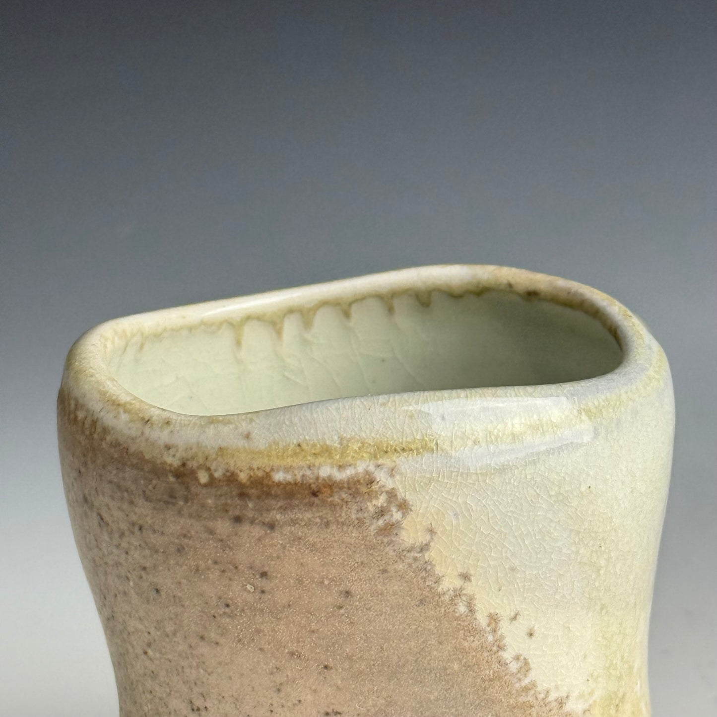 Mug with pearl accents
