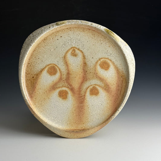 Dinner plate with a carved lip
