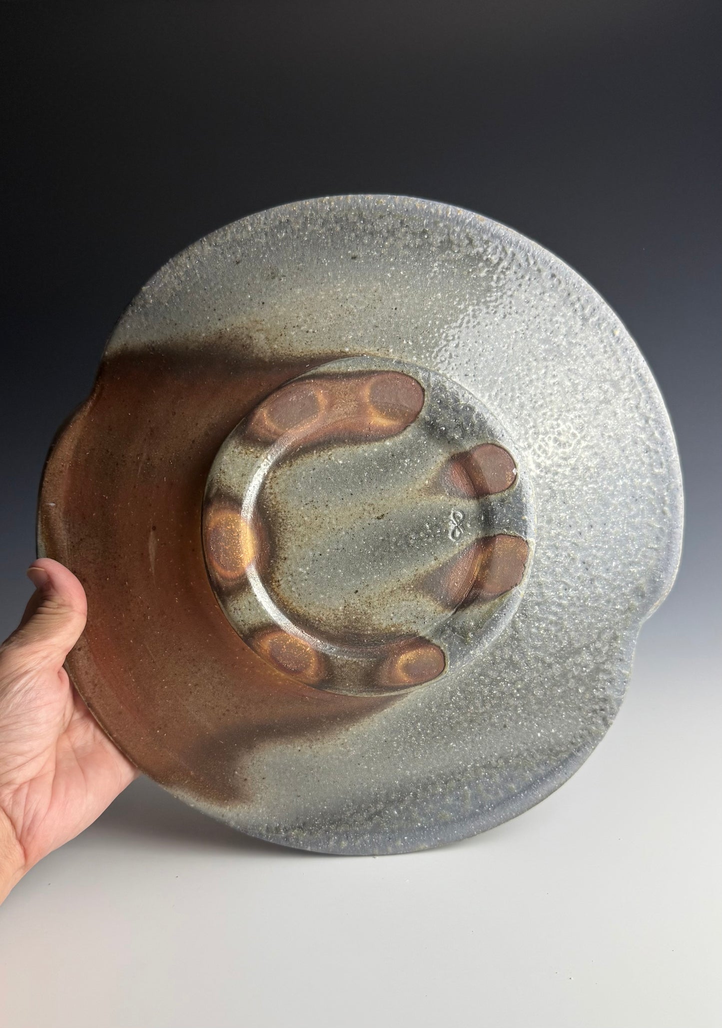 Undulating serving bowl