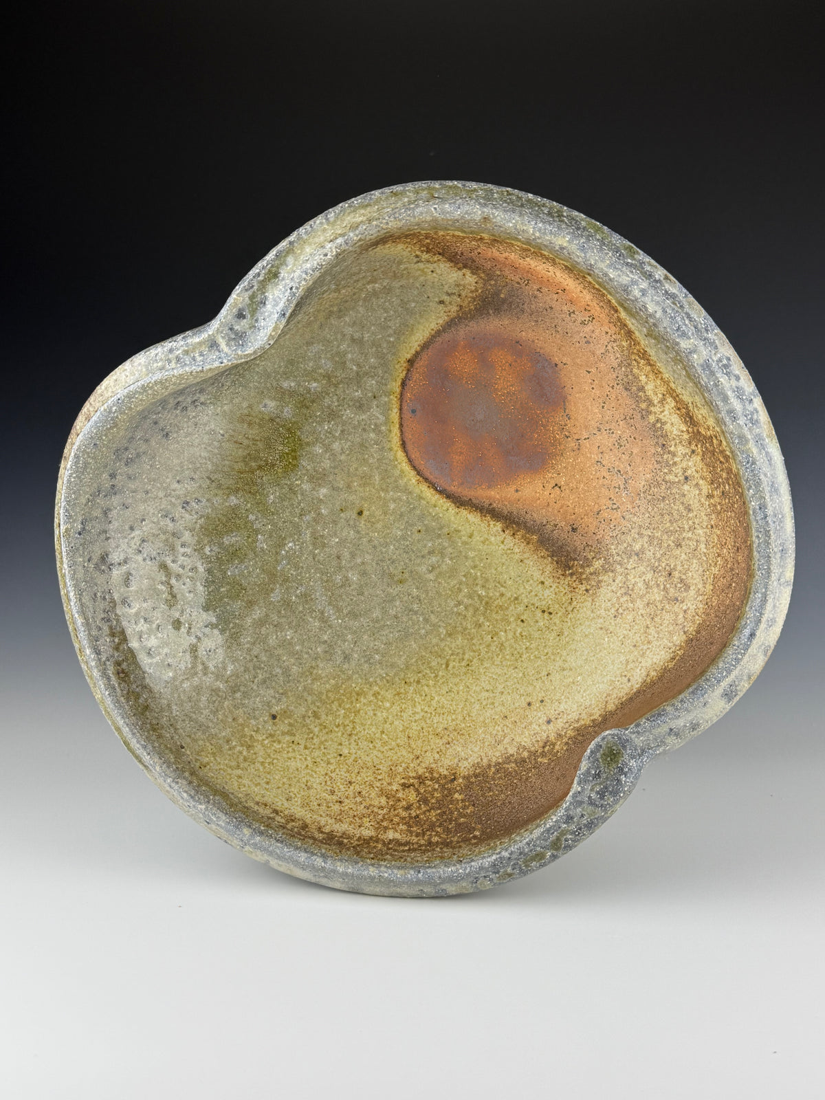 Undulating serving bowl