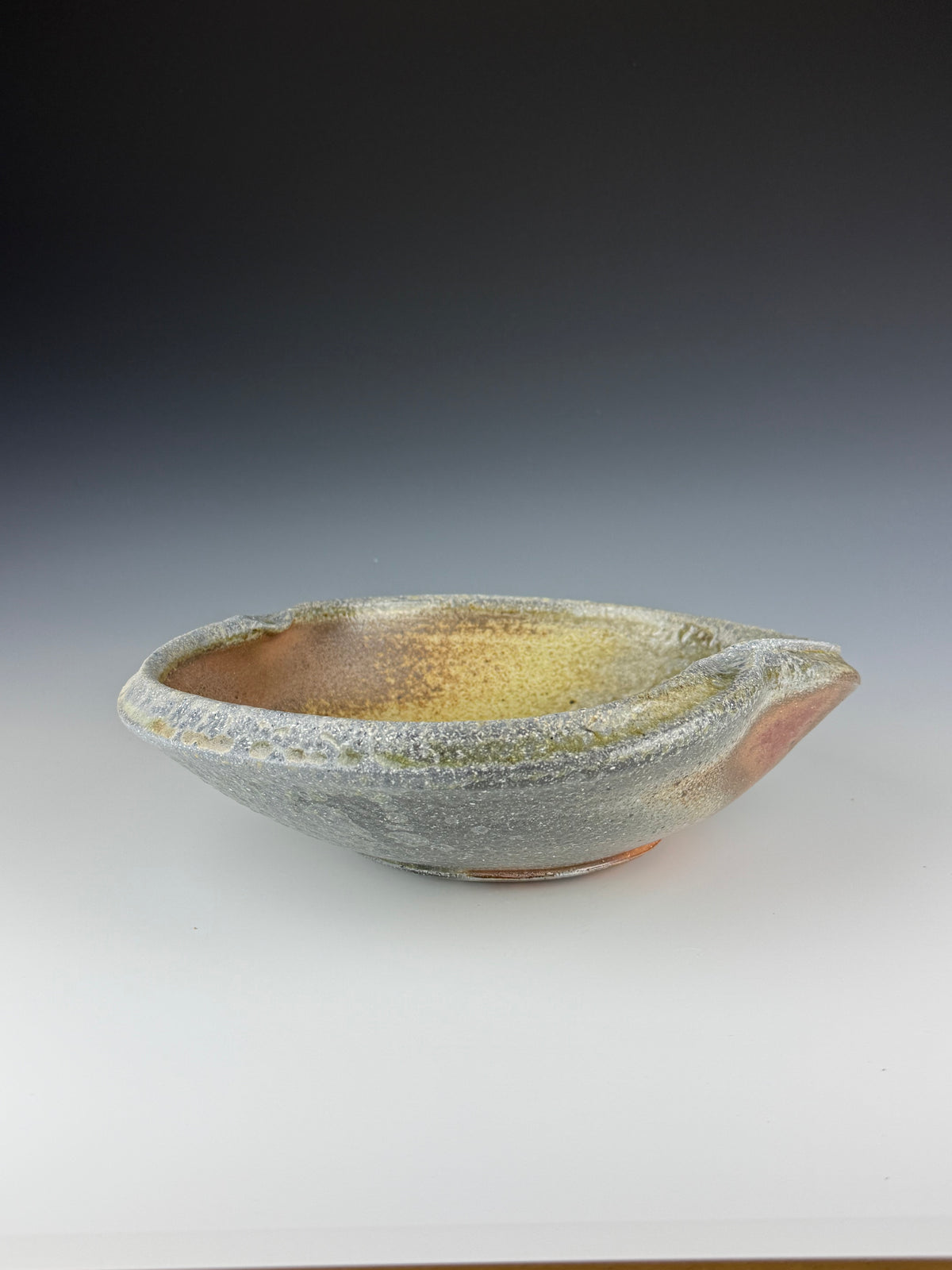 Undulating serving bowl