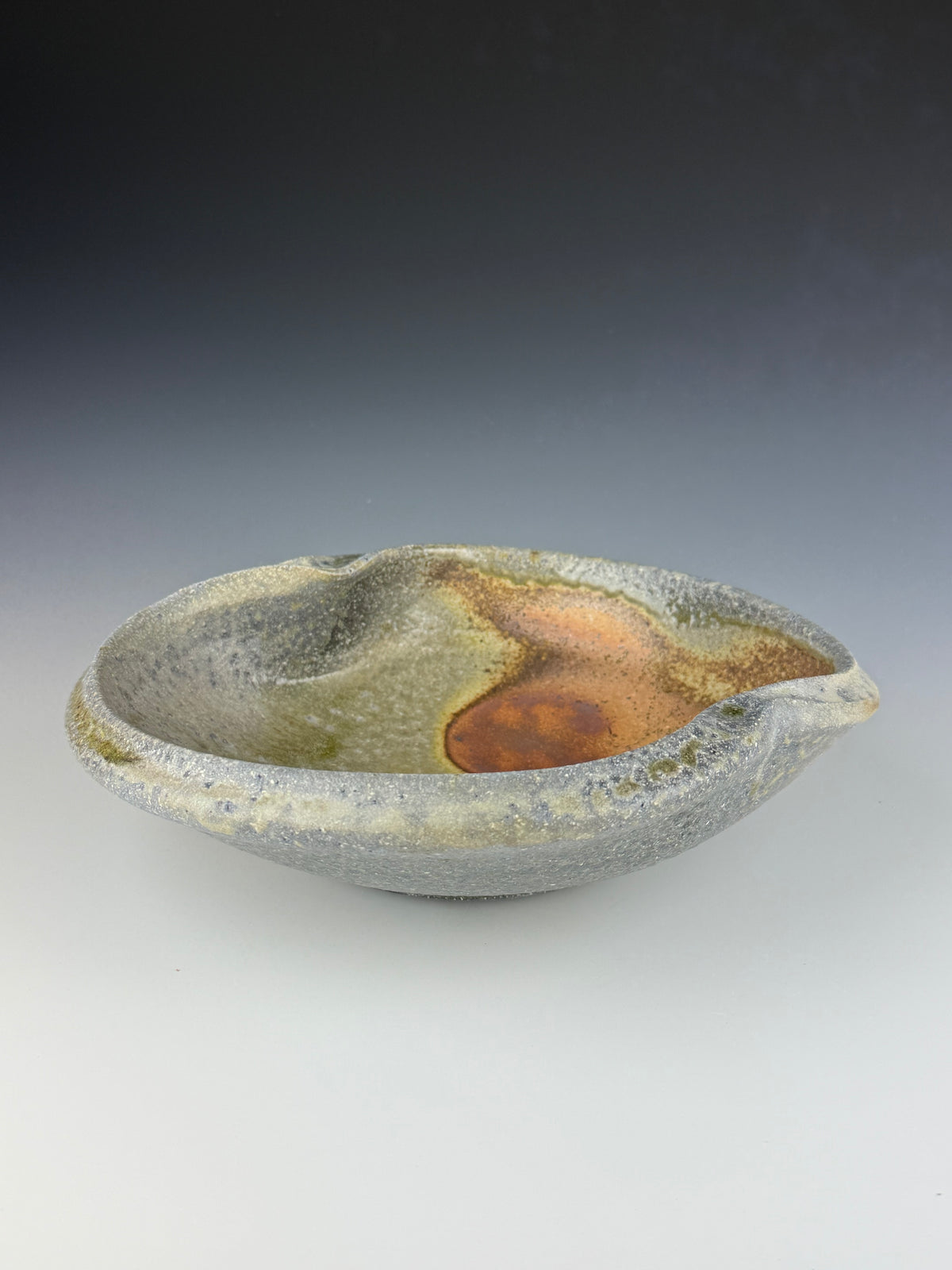 Undulating serving bowl