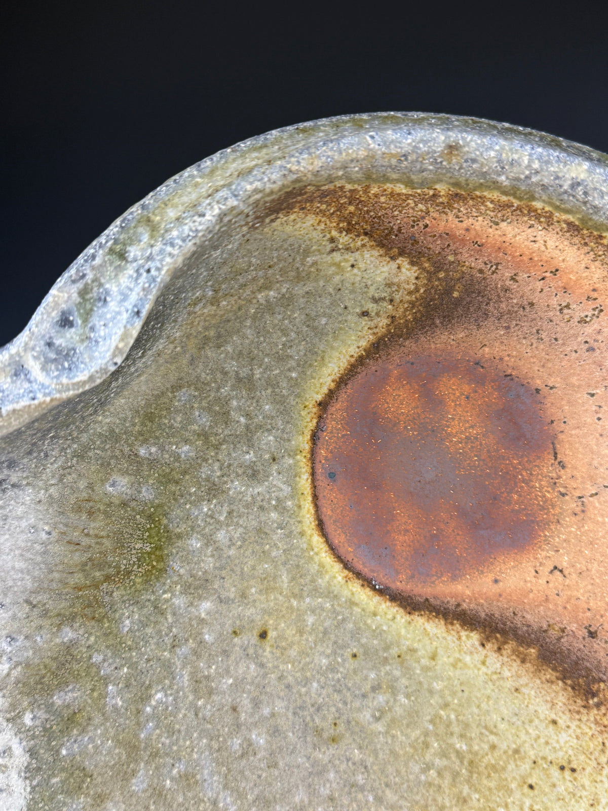 Undulating serving bowl